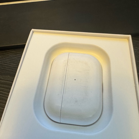 AirPod pros first generation - Picture 7 of 9